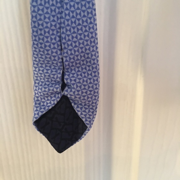 Vineyard Vines tie - Picture 3 of 5